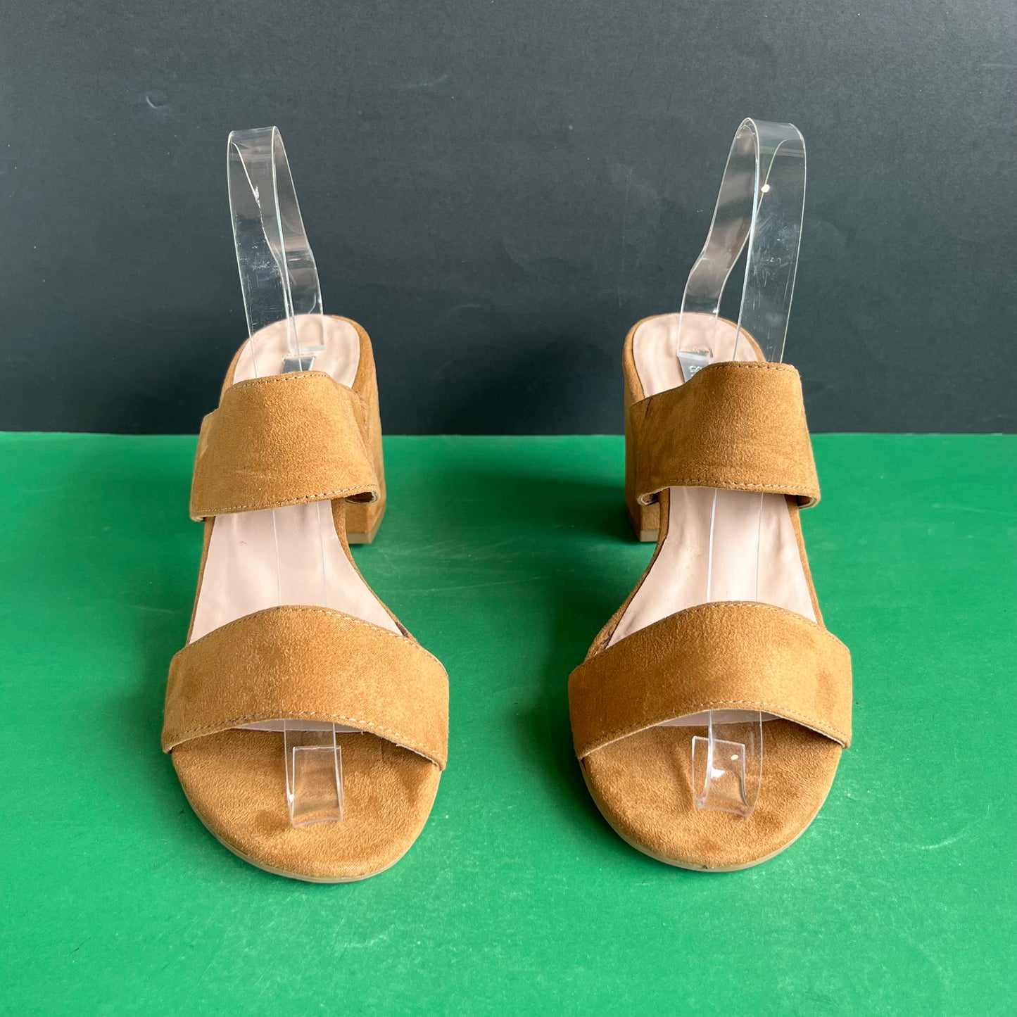 SHOWCASE | Eur 38