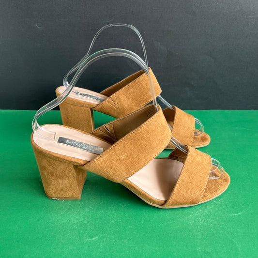 SHOWCASE | Eur 38